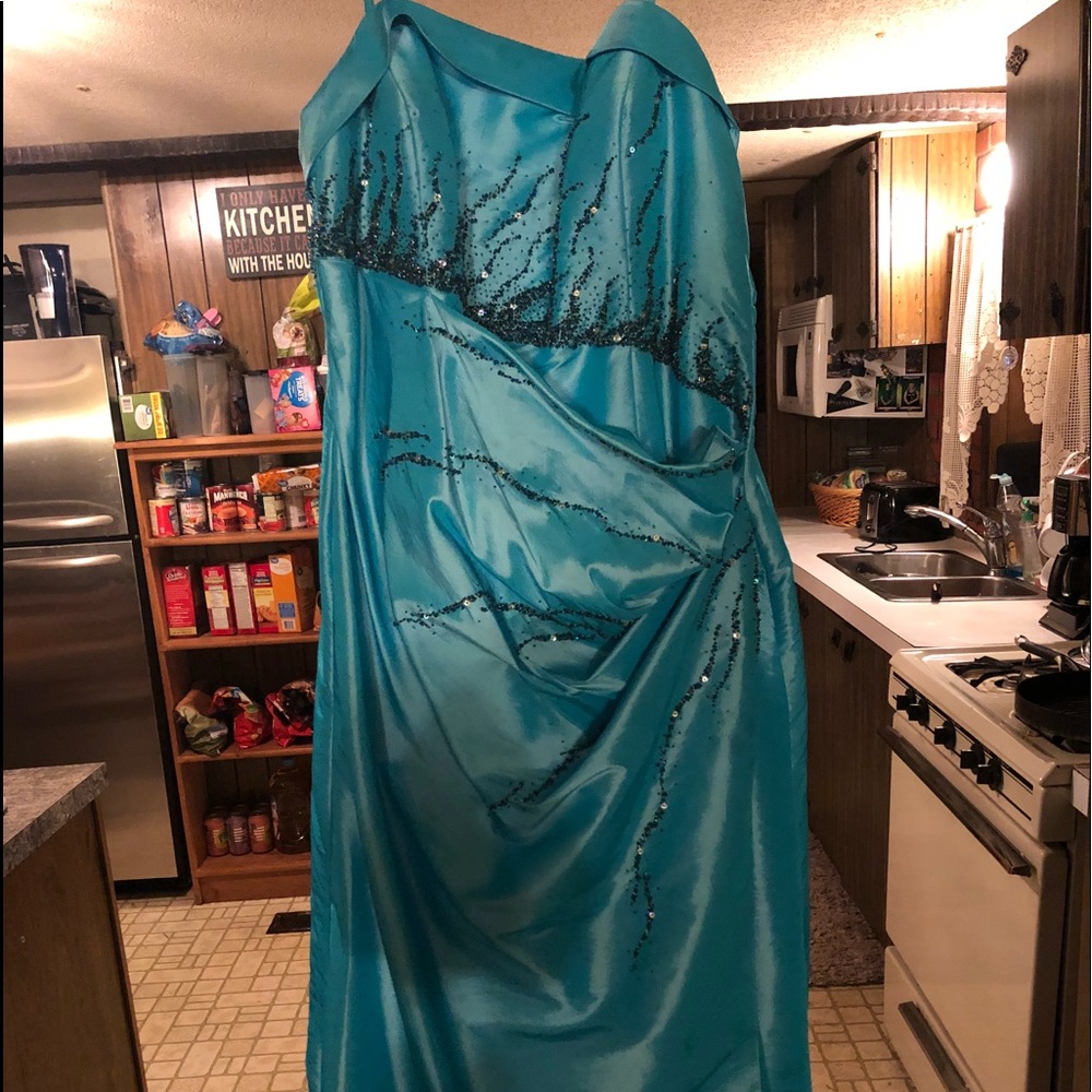 prom dress only worn once for a couple of hours